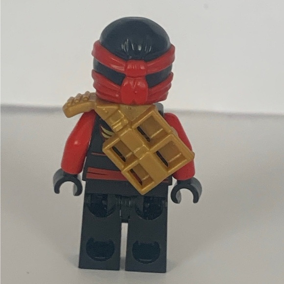 LEGO Ninjago Red and Black Ninja Minifigure - Picture 2 of 5